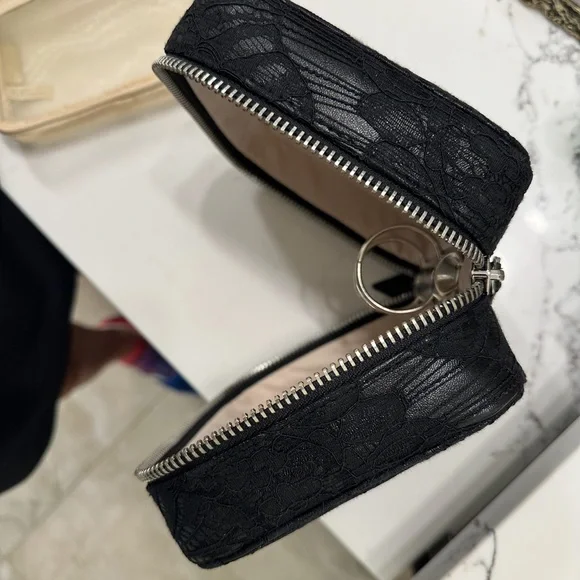 Trish McEvoy Black Lace makeup planner - Picture 7 of 11